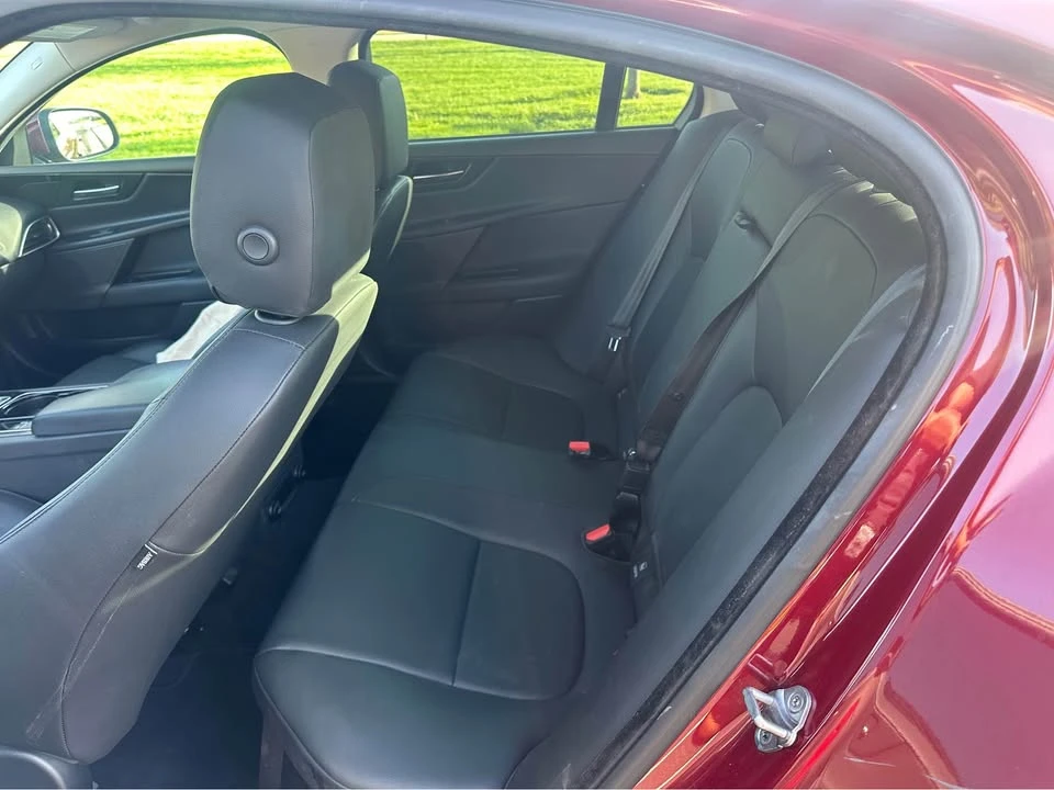 2017 Jaguar XE - Image 10 of 15