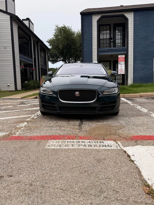 2017 Jaguar XE - Image 4 of 7