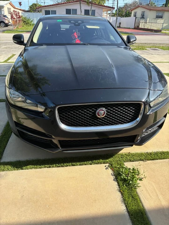 2017 Jaguar XE - Image 2 of 11
