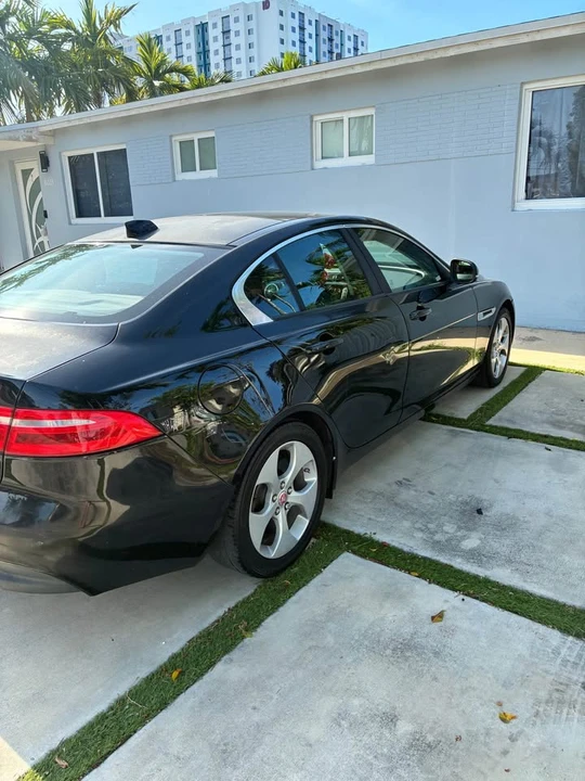 2017 Jaguar XE - Image 4 of 11