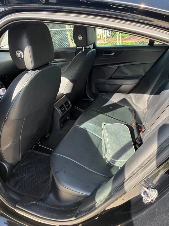 2017 Jaguar XE - Image 10 of 11