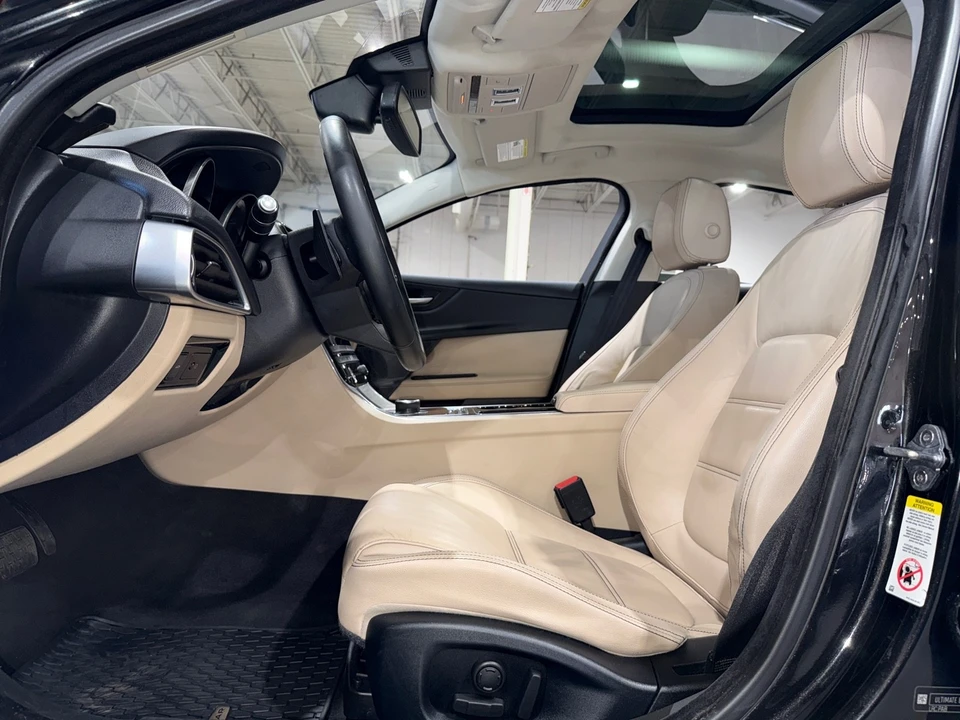 2017 Jaguar XE - Image 10 of 12