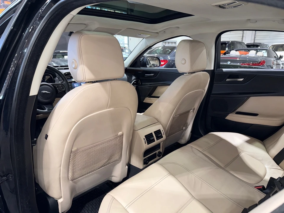 2017 Jaguar XE - Image 11 of 12