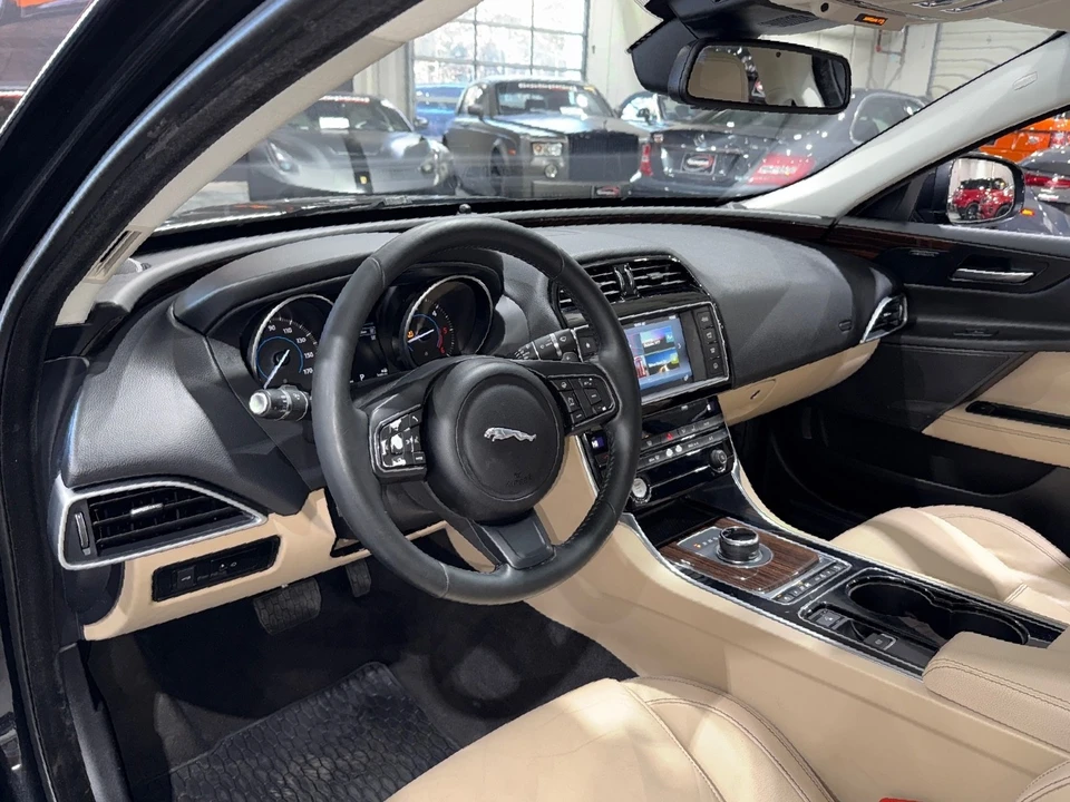 2017 Jaguar XE - Image 7 of 12