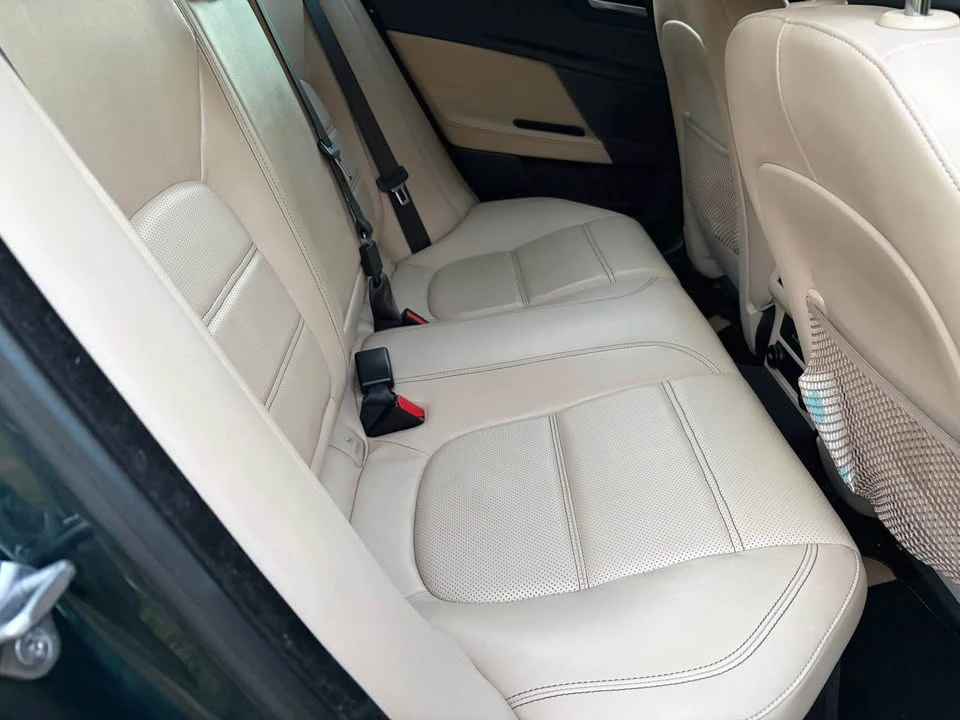 2017 Jaguar XE - Image 2 of 15