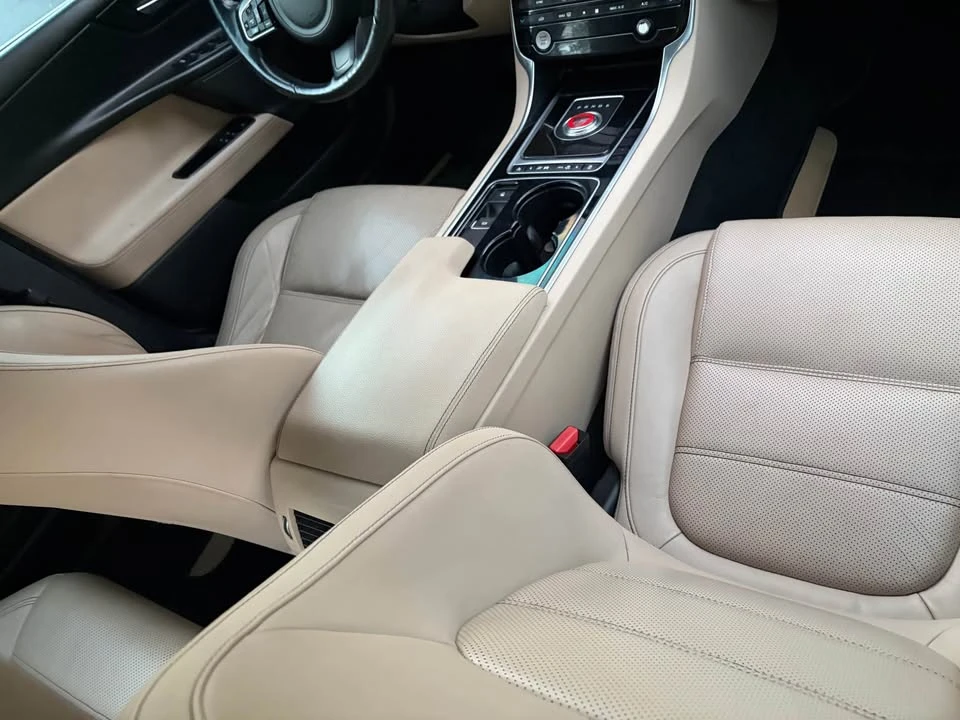 2017 Jaguar XE - Image 3 of 15