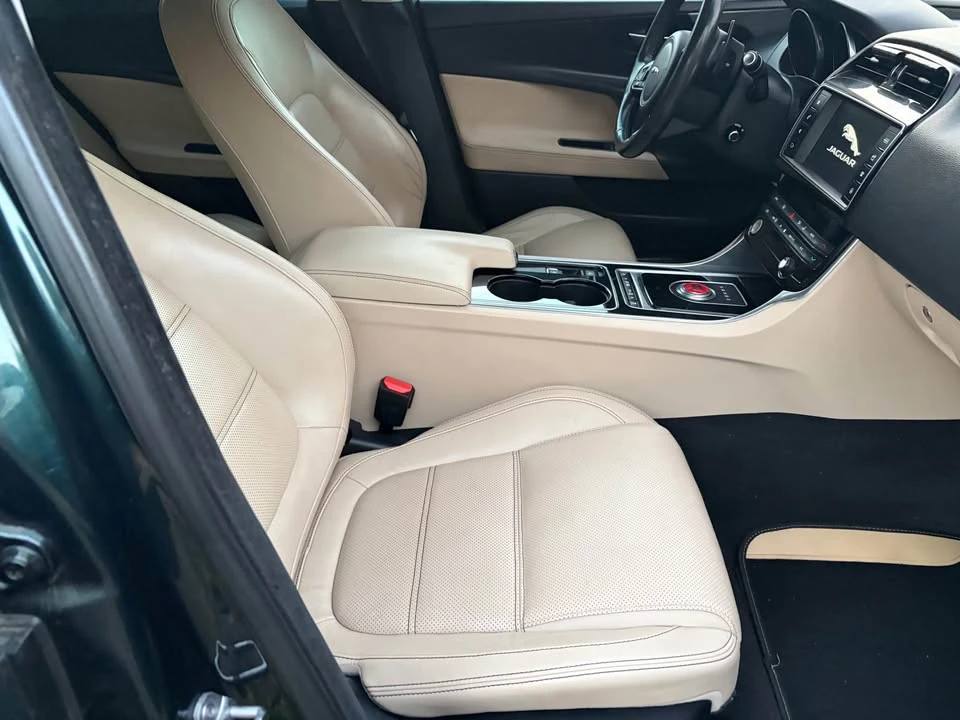 2017 Jaguar XE - Image 5 of 15