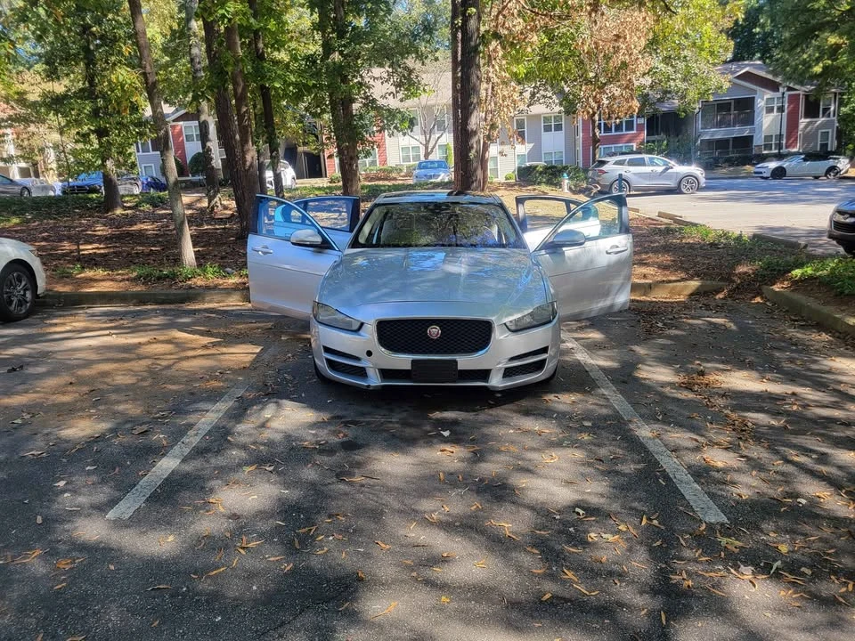 2017 Jaguar XE - Image 10 of 11