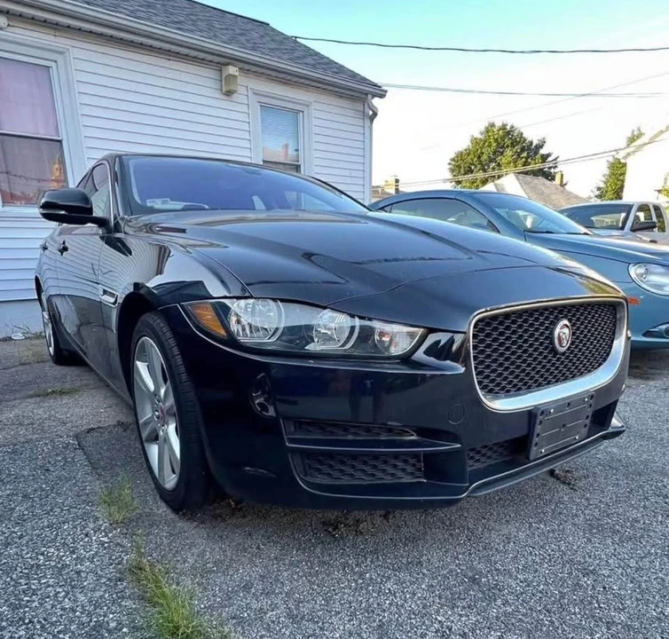 2017 Jaguar XE - Image 2 of 4