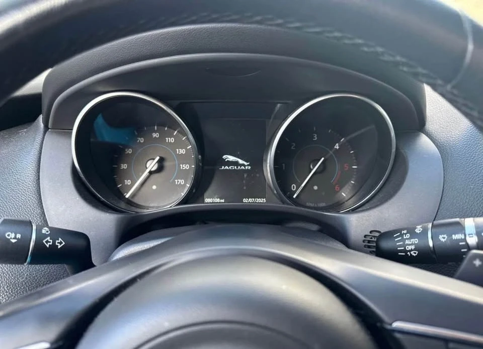2017 Jaguar XE - Image 3 of 4