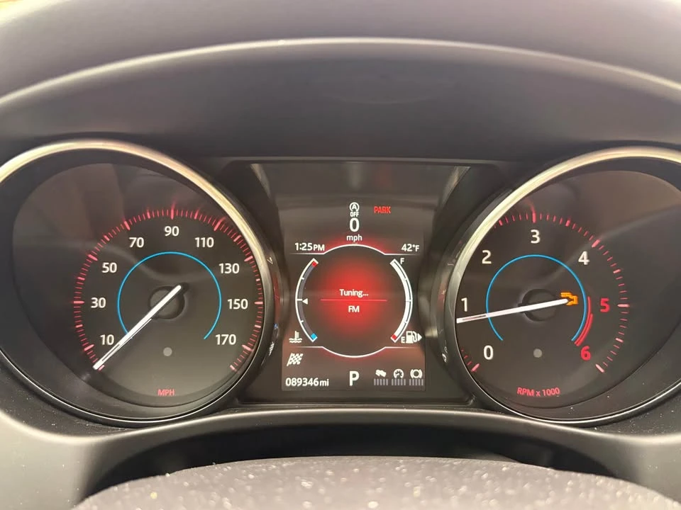 2017 Jaguar XE - Image 16 of 17