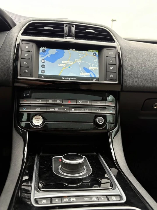2017 Jaguar XE - Image 17 of 17