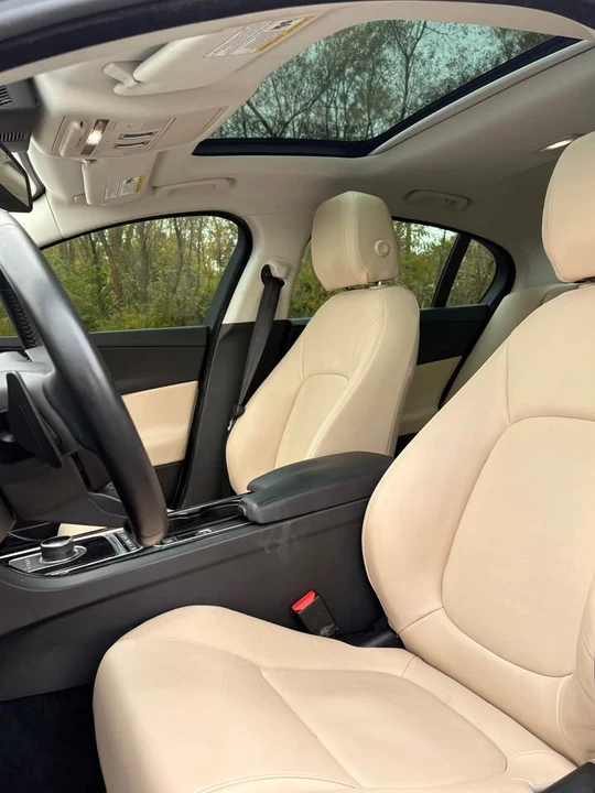 2017 Jaguar XE - Image 14 of 17