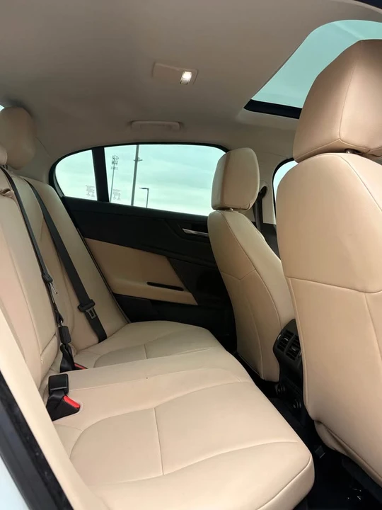 2017 Jaguar XE - Image 15 of 17