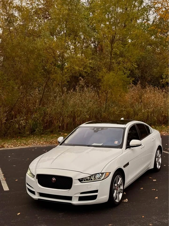 2017 Jaguar XE - Image 2 of 17