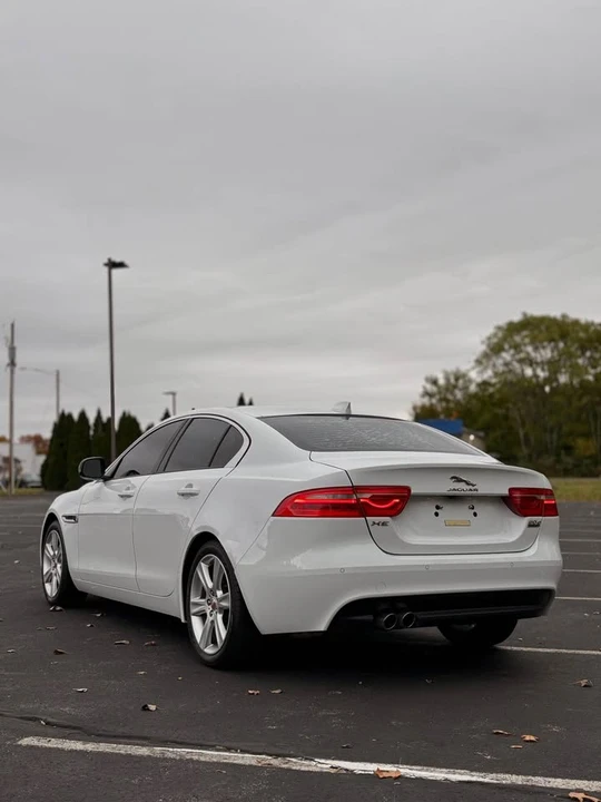 2017 Jaguar XE - Image 6 of 17