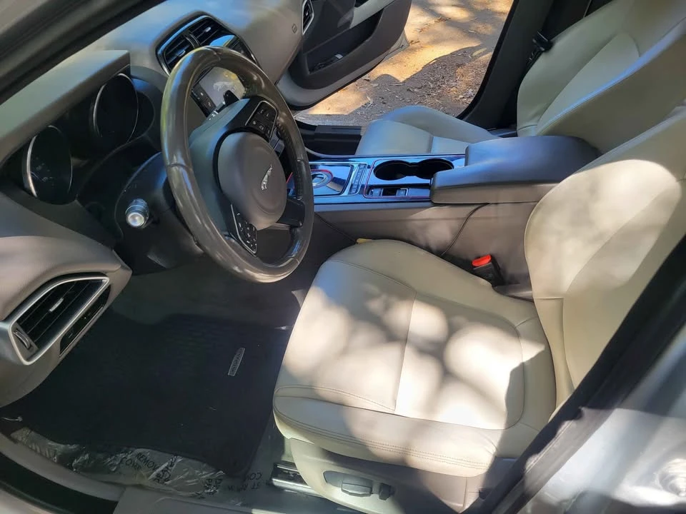 2017 Jaguar XE - Image 7 of 11