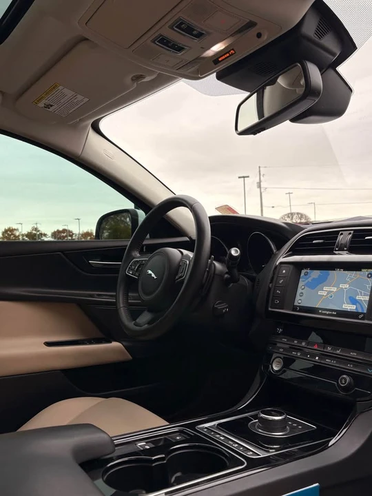 2017 Jaguar XE - Image 13 of 17