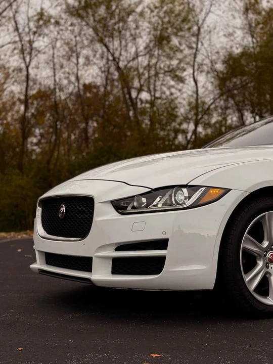 2017 Jaguar XE - Image 3 of 17