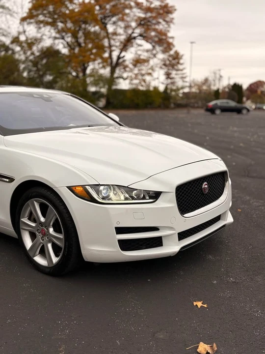 2017 Jaguar XE - Image 8 of 17