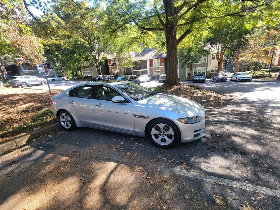 2017 Jaguar XE - Image 6 of 11