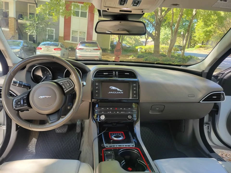 2017 Jaguar XE - Image 9 of 11