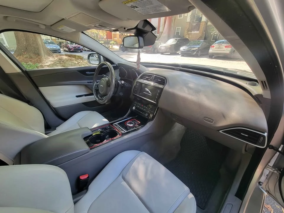 2017 Jaguar XE - Image 4 of 11