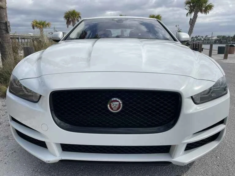 2017 Jaguar XE - Image 15 of 20