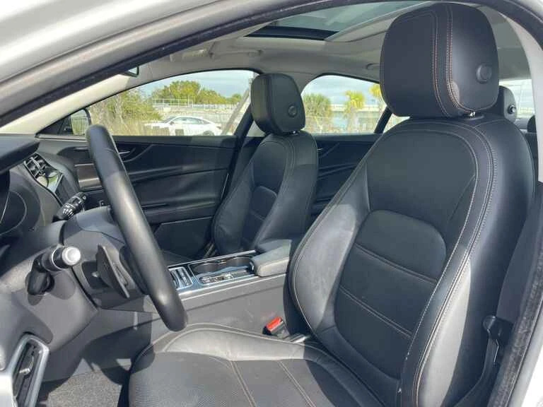2017 Jaguar XE - Image 18 of 20