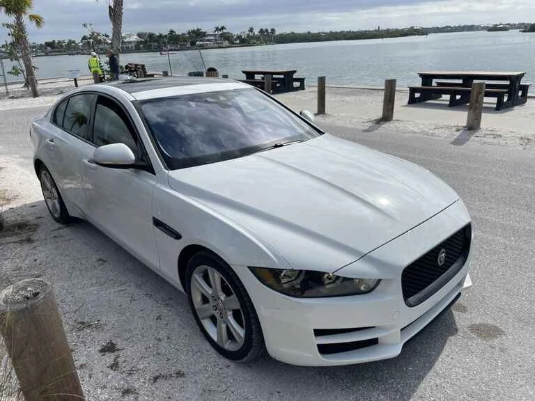 2017 Jaguar XE - Image 7 of 20