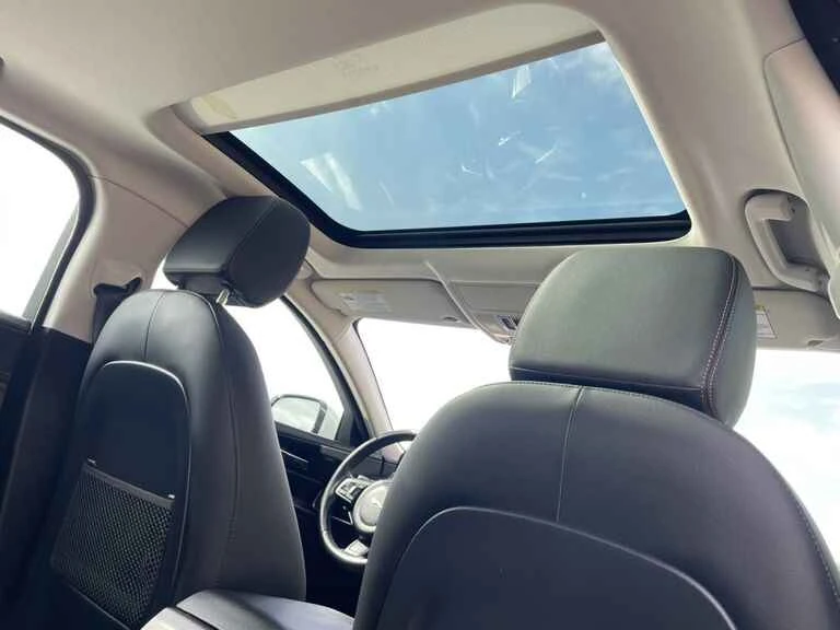 2017 Jaguar XE - Image 10 of 20