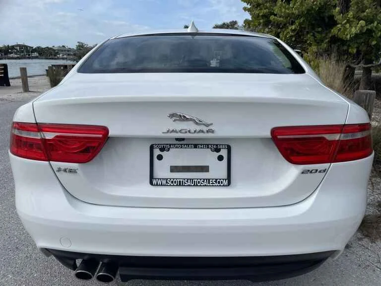 2017 Jaguar XE - Image 5 of 20