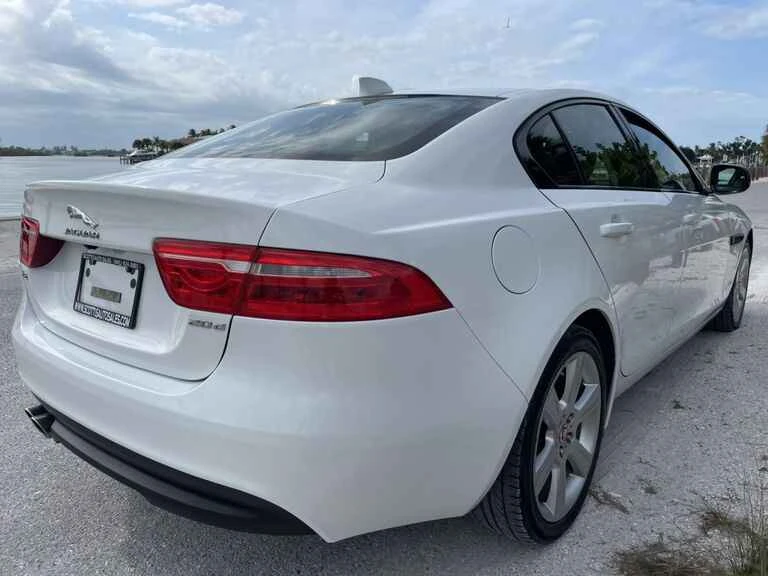 2017 Jaguar XE - Image 11 of 20