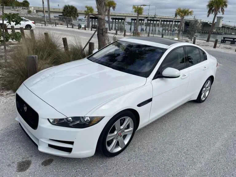 2017 Jaguar XE - Image 9 of 20