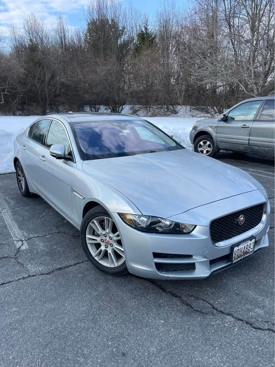 2017 Jaguar XE - Image 10 of 12