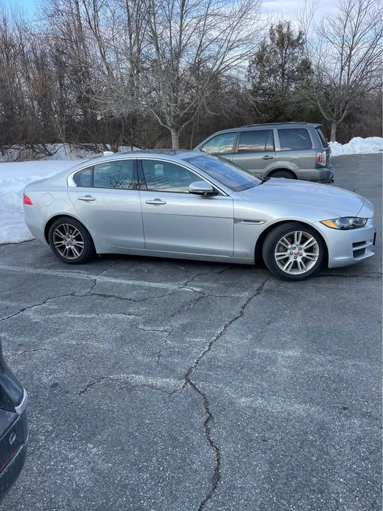 2017 Jaguar XE - Image 9 of 12