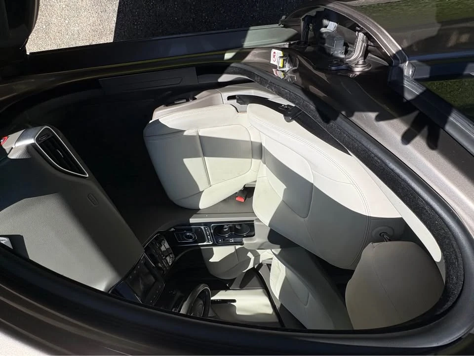 2017 Jaguar XE - Image 9 of 10