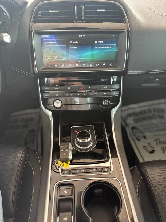 2017 Jaguar XE - Image 11 of 20