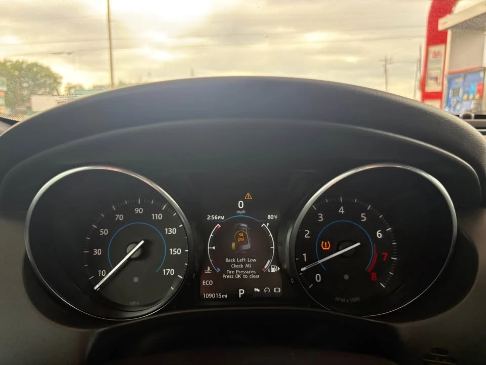 2017 Jaguar XE - Image 14 of 20