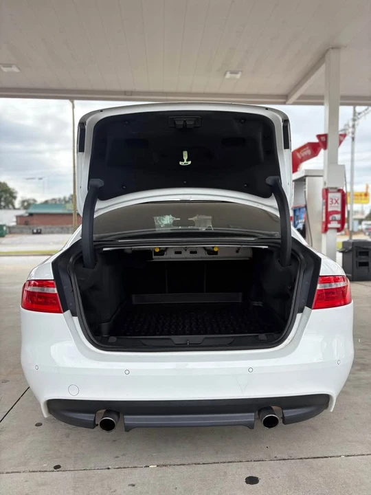 2017 Jaguar XE - Image 6 of 20