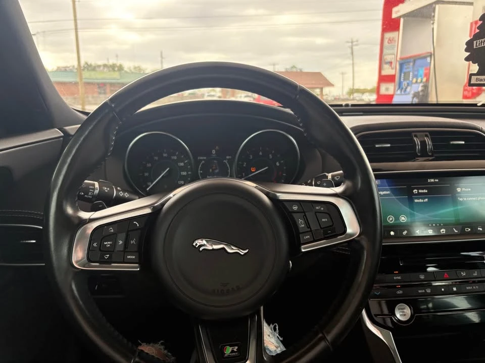 2017 Jaguar XE - Image 15 of 20