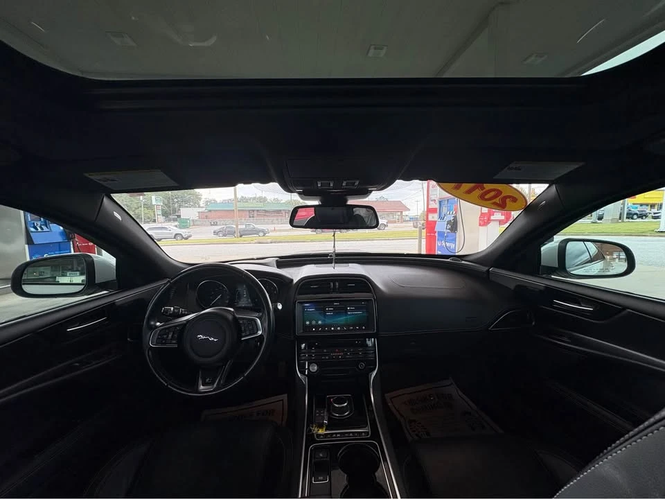 2017 Jaguar XE - Image 19 of 20