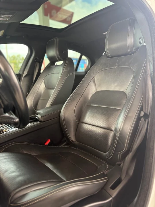 2017 Jaguar XE - Image 10 of 20