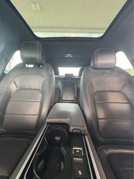 2017 Jaguar XE - Image 9 of 20