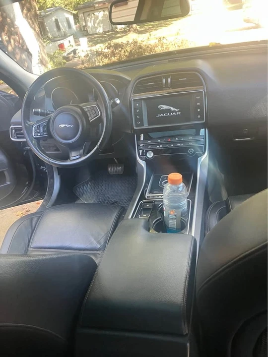 2017 Jaguar XE - Image 3 of 4