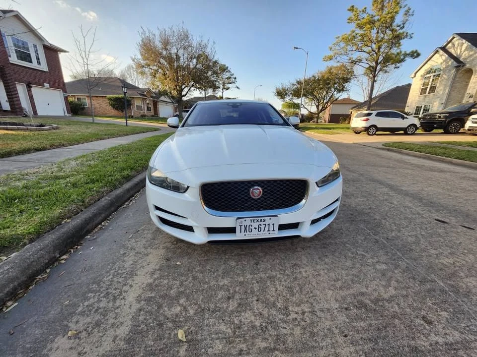 2017 Jaguar XE - Image 5 of 20