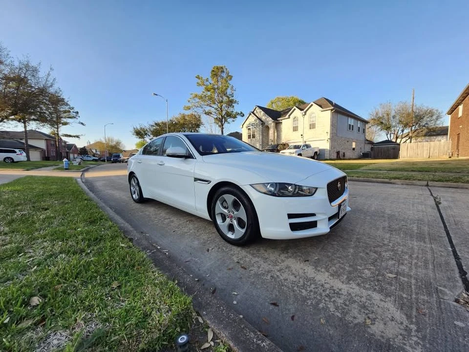 2017 Jaguar XE - Image 7 of 20