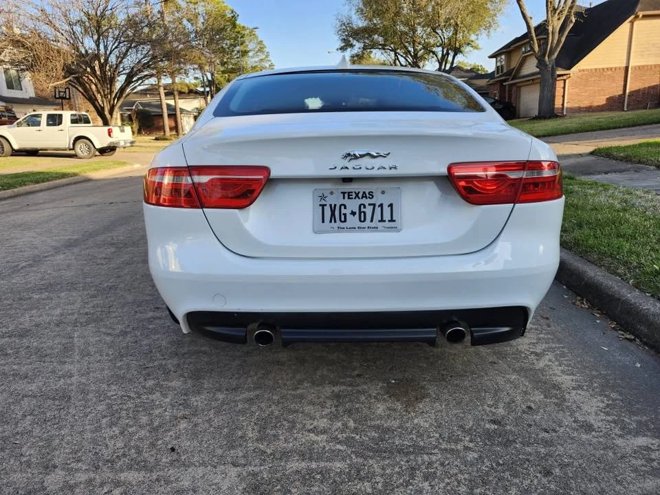 2017 Jaguar XE - Image 9 of 20
