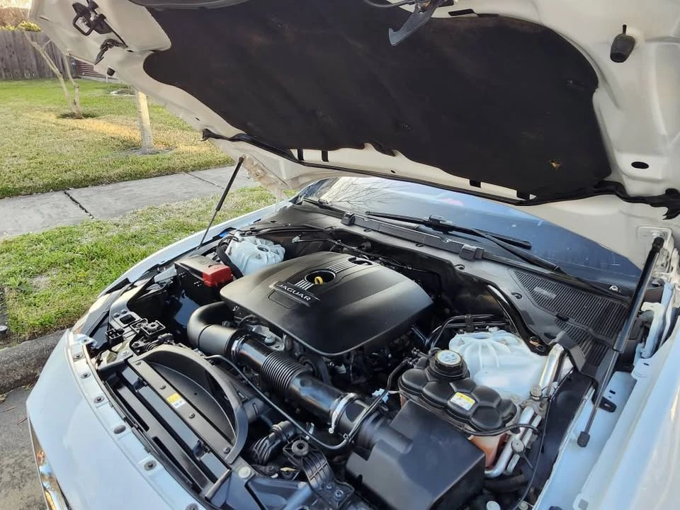 2017 Jaguar XE - Image 12 of 20