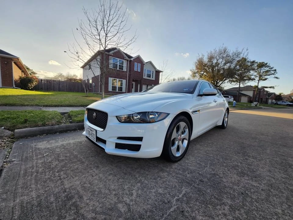 2017 Jaguar XE - Image 6 of 20